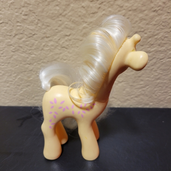 Creamsicle the giraffe - Picture 7 of 7